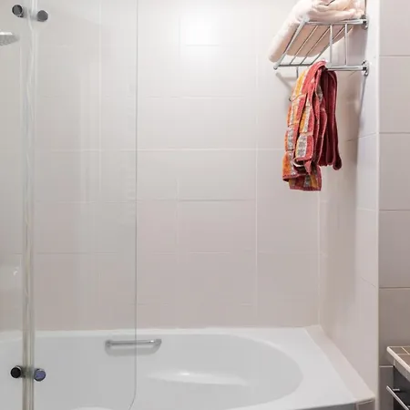 Charming 2bd Parisian Flat W Balconyoberkampf * Paris
