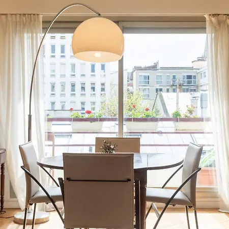 Charming 2bd Parisian Flat W Balconyoberkampf Apartment