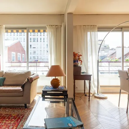 Charming 2bd Parisian Flat W Balconyoberkampf Apartment