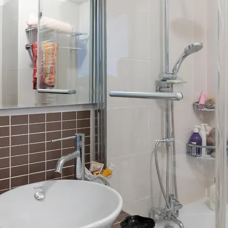 Apartment Charming 2bd Parisian Flat W Balconyoberkampf